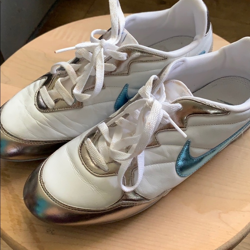 used nike shoes 7/10